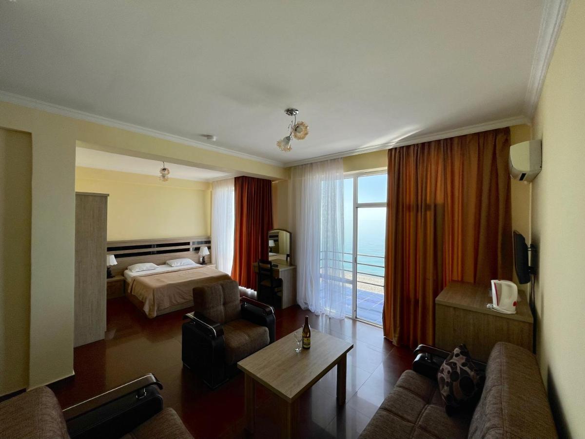 Hotel Lazuri In 크바리아티 외부 사진