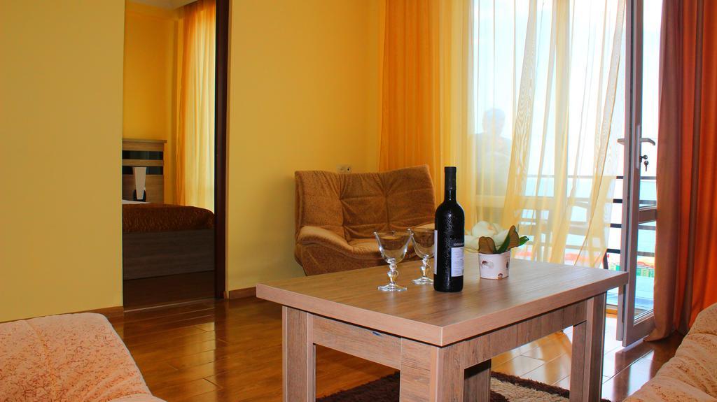 Hotel Lazuri In 크바리아티 외부 사진